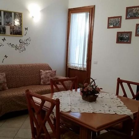 La Casa Rosa - Grazioso Bivano Con Posto Auto Monserrato Luaran gambar